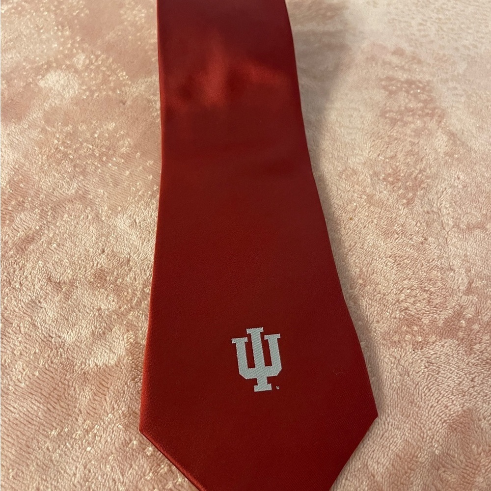 Elegant Red Men's Tie with IU Emblem - Picture 1 of 8